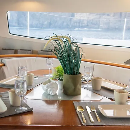 Catamaran Eliane * San Miguel de Abona