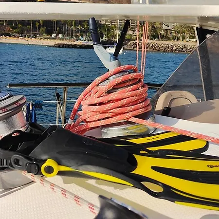 Hotel na wodzie Catamaran Eliane *