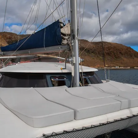 Hotel na wodzie Catamaran Eliane *