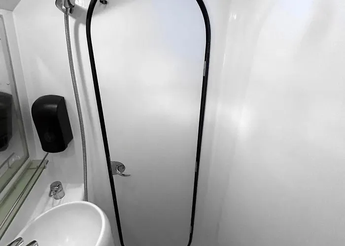 Catamaran Eliane Úszó hotel