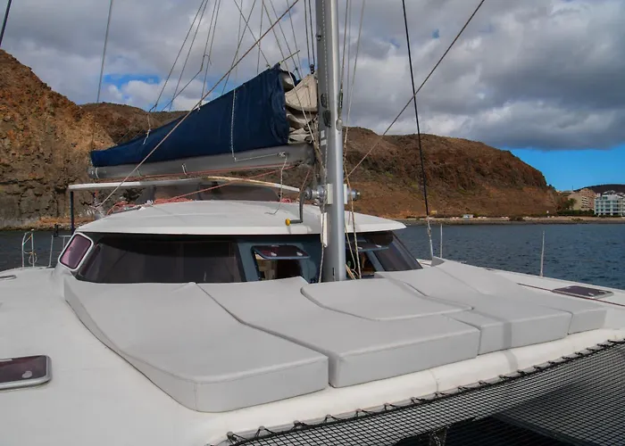 Úszó hotel Catamaran Eliane *