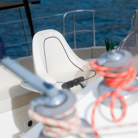 Ботель Catamaran Eliane *