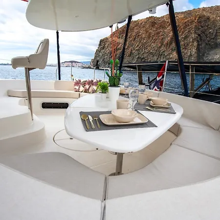 Catamaran Eliane Сан Мигель