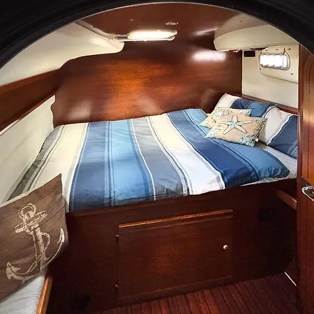 Ботель Catamaran Eliane *